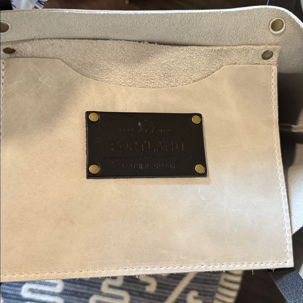 NWT Portland Leather Beluga Tote Bag with Black Handles Medium Tote FREE TASSEL - Picture 5 of 12